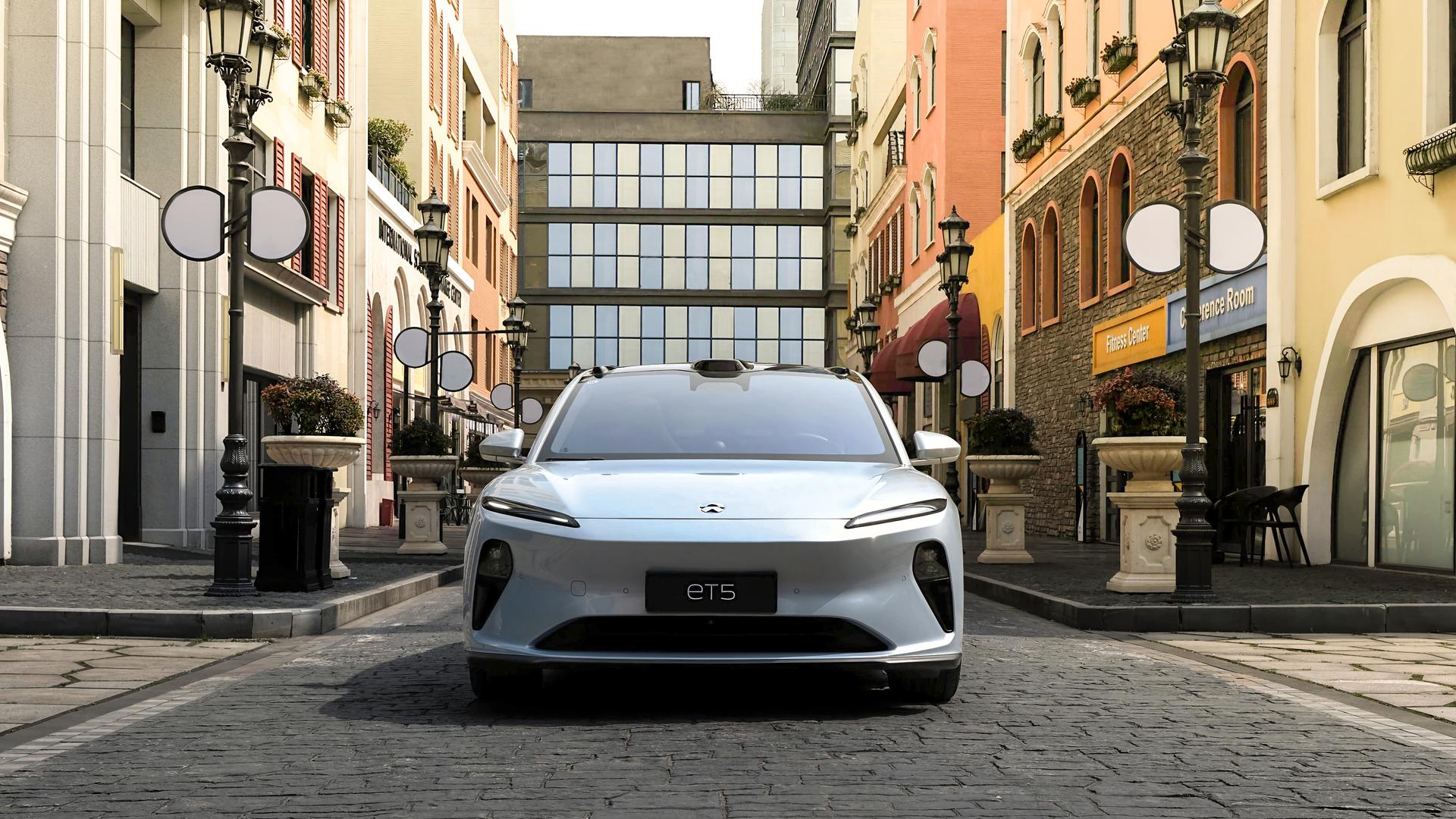 NIO-ET5-front