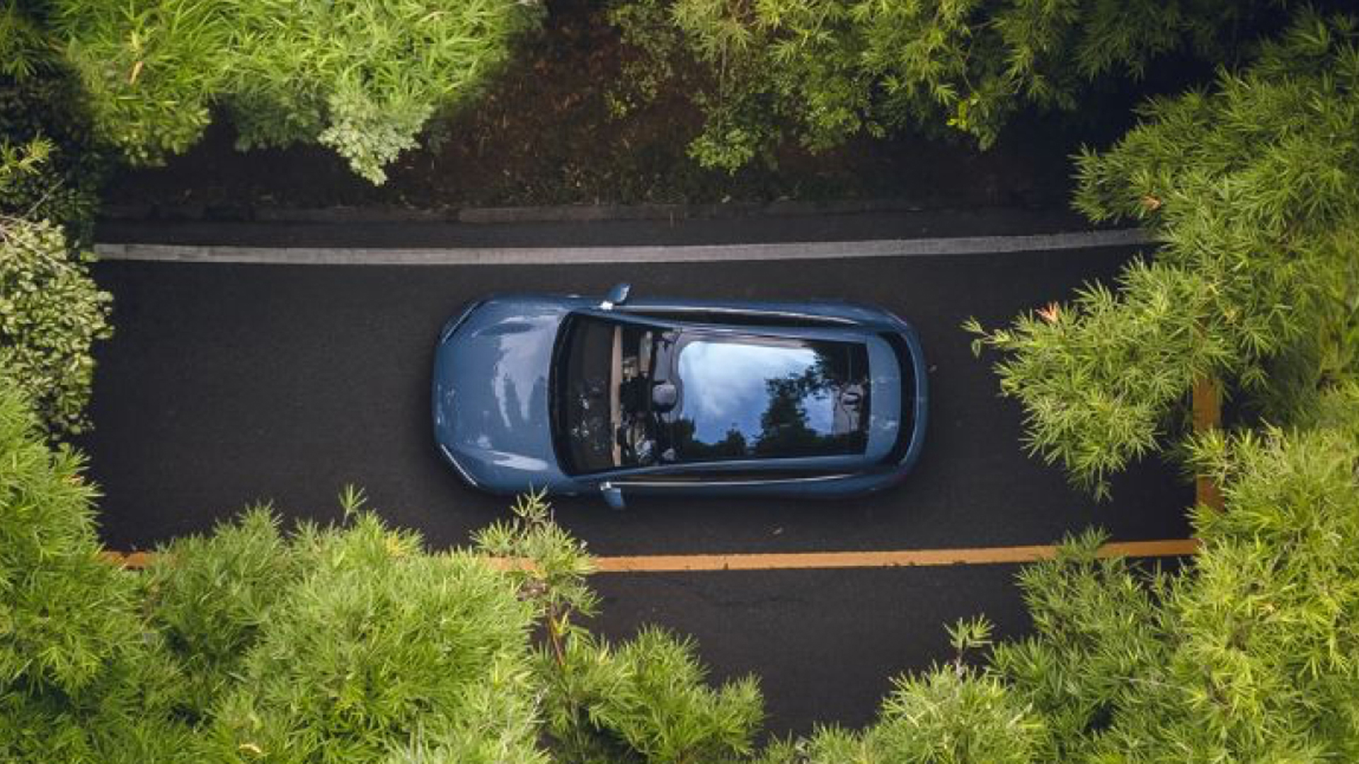 NIO-outdoor-driving.jpg