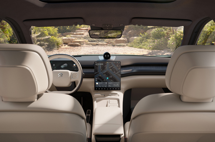 NIO-EL8-interior