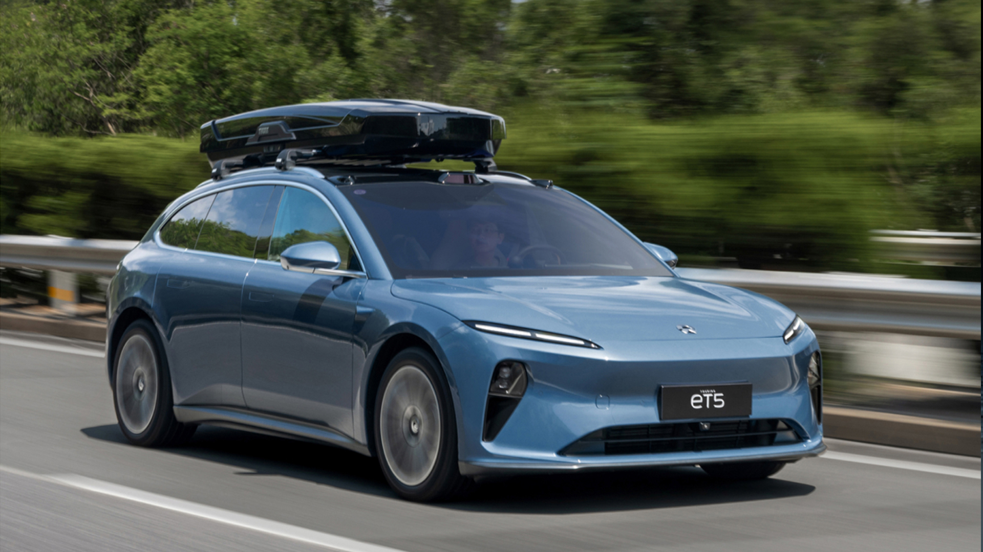NIO-ET5-Touring-road