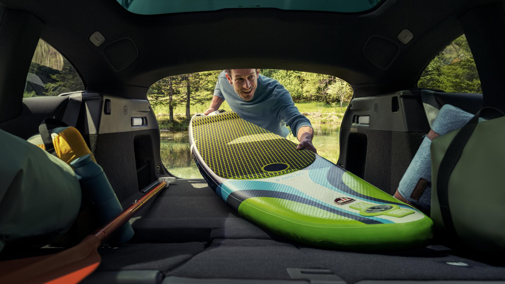 NIO-ET5-touring-backseat